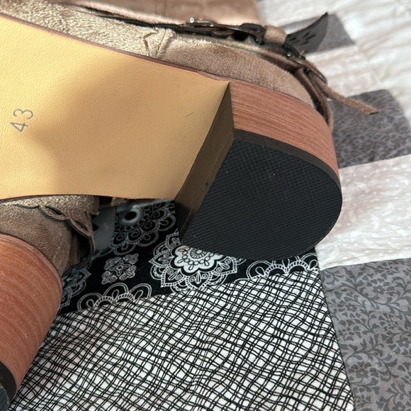 Brand new. Tried on but lived in the closet.Faux suede cowgirl boots Tan size 11 - Picture 5 of 9